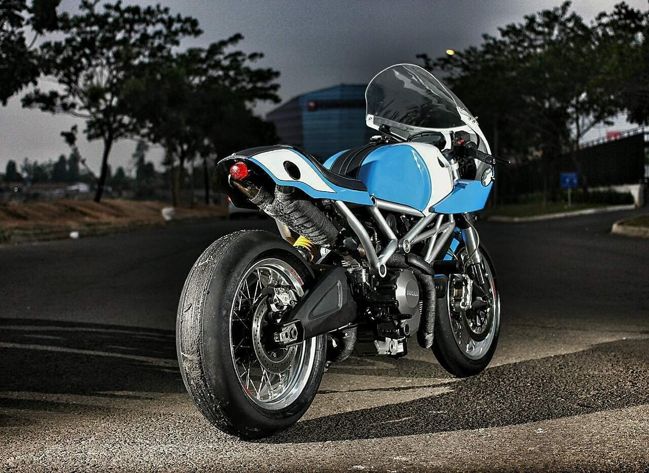 Ducati monster hot sale 795 cafe racer